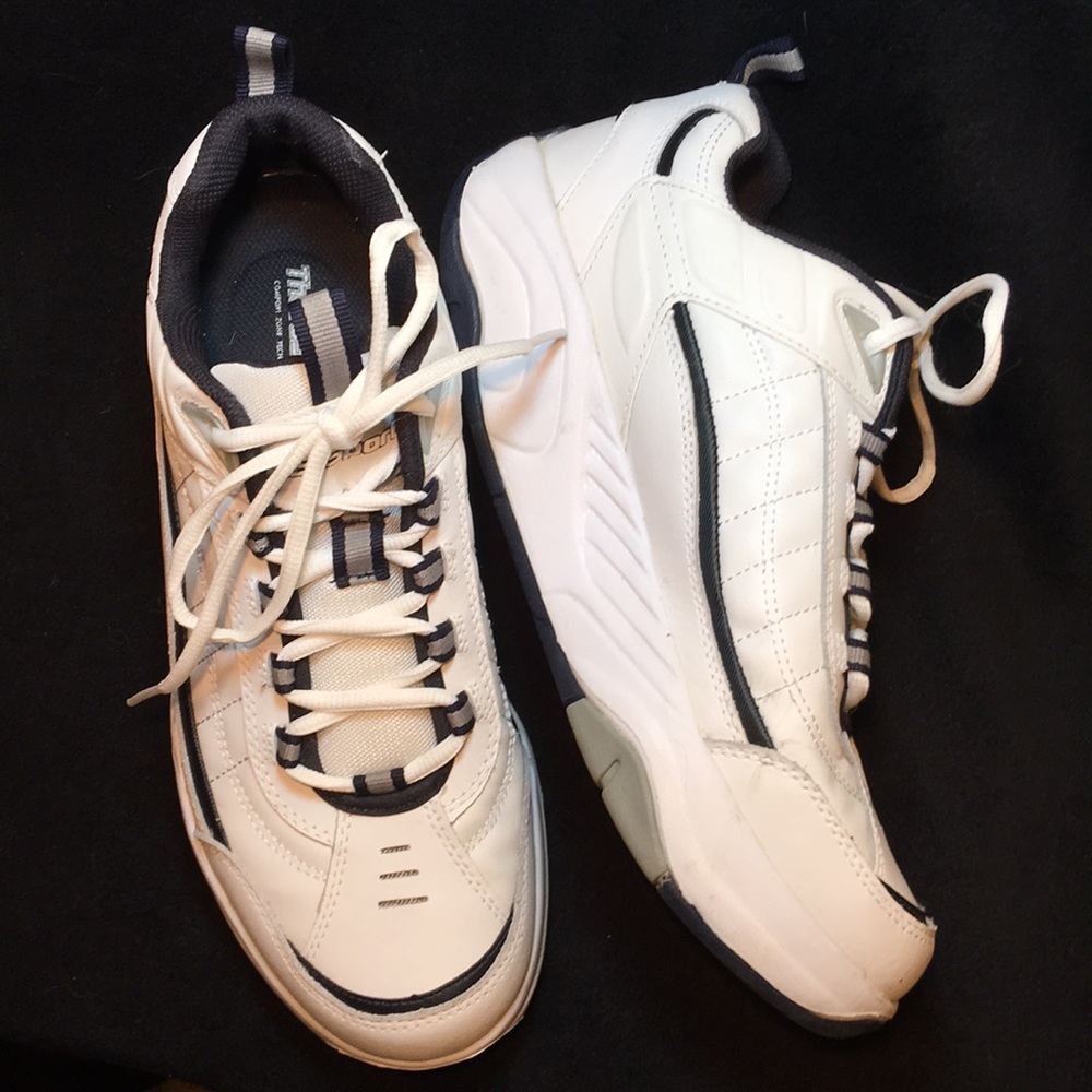 NWOT Men’s TheraShoe White Black Trim 11M Leather